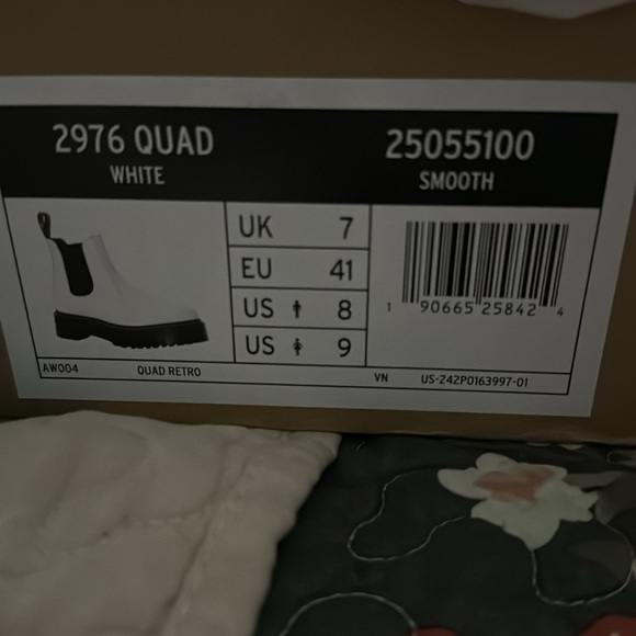 2976 Dr. Martens Platform Chelsea Boots - Picture 7 of 8